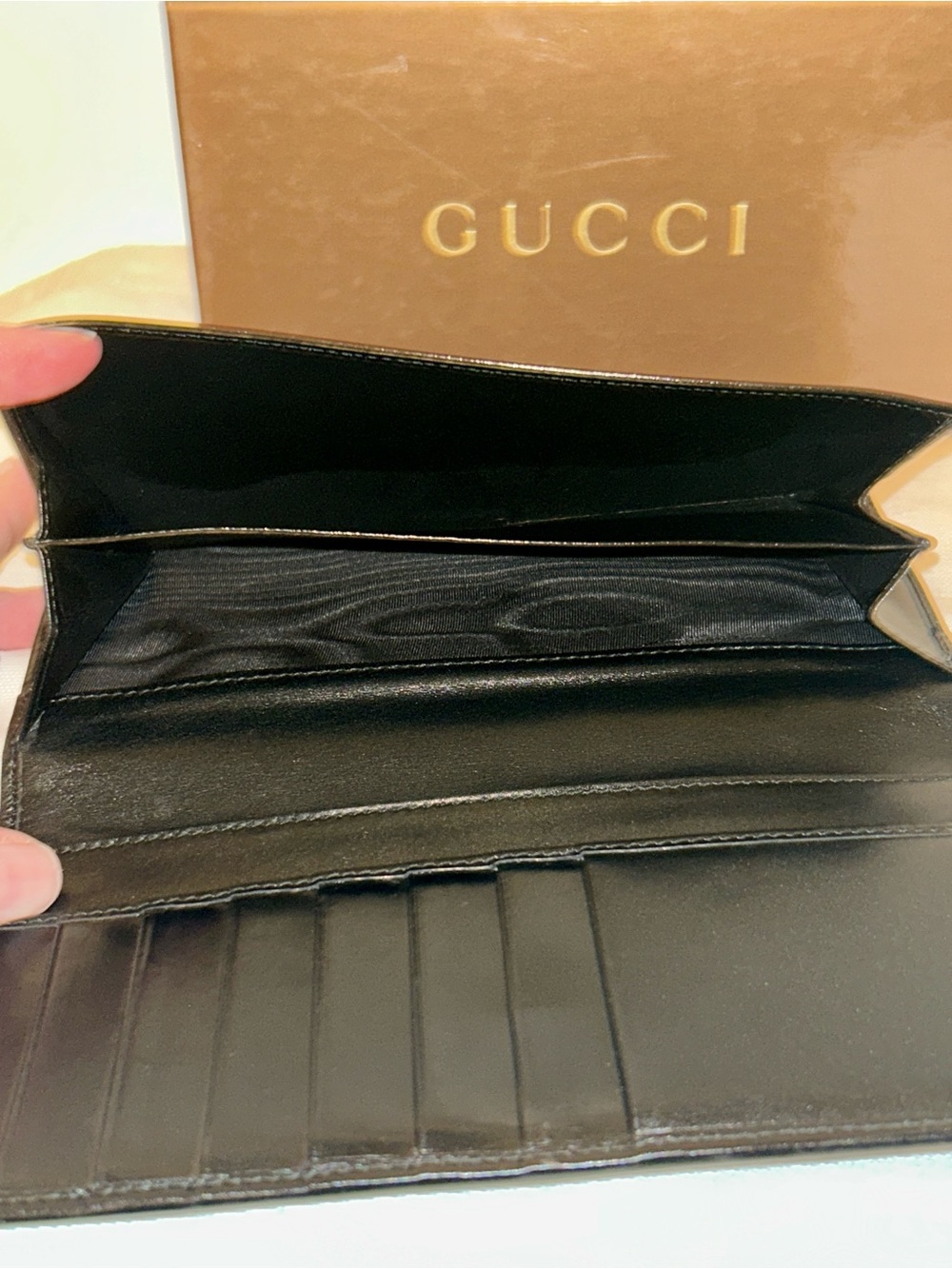 Authentic Vintage Gucci Long Wallet in
Excellent Condition .  Box included - Picture 8 of 9